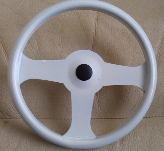 Tri-ang Side fitting white metal steering wheel